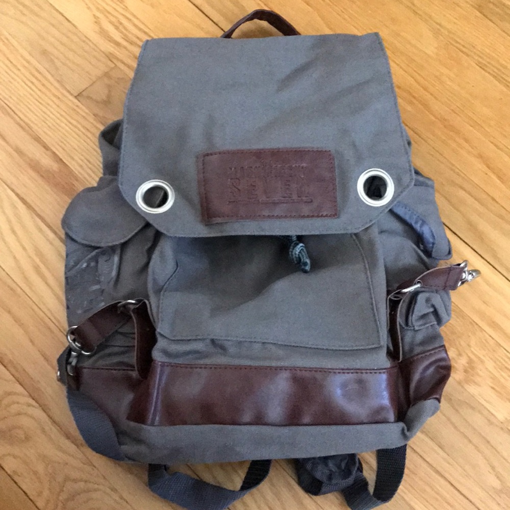 NWOT Leeds Magnificent Seven Drawstring Backpack